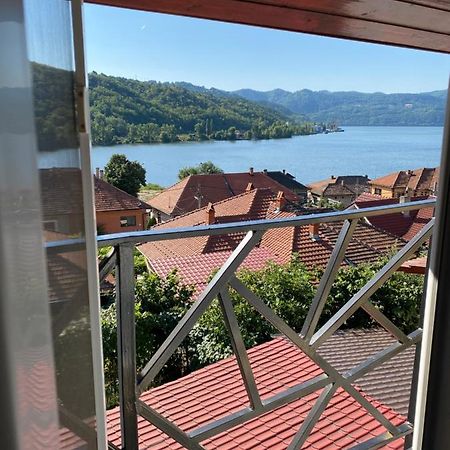 Apartament La Sika Orşova Eksteriør bilde