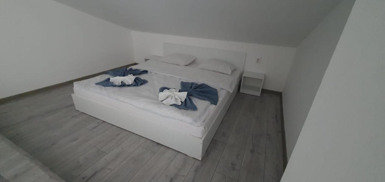 Apartament La Sika Orşova Eksteriør bilde